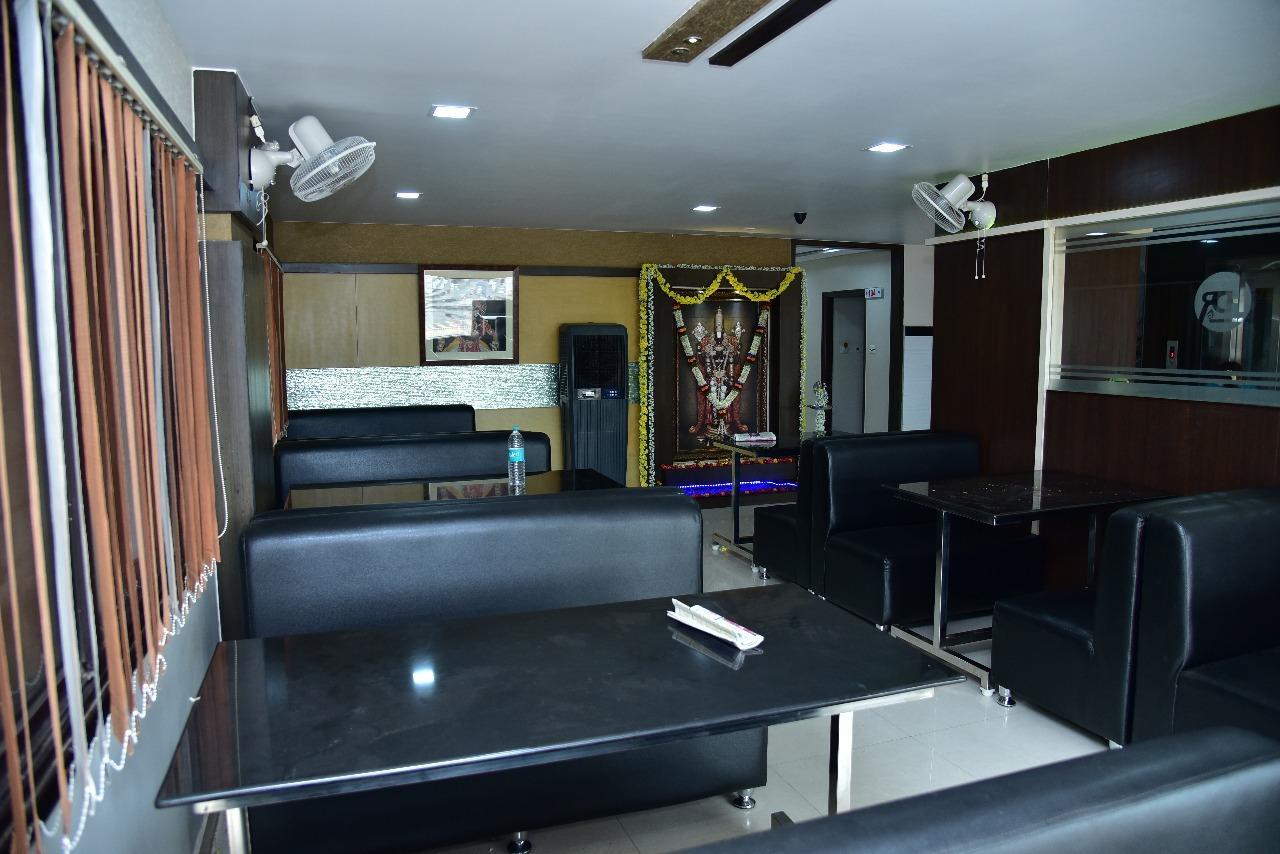 Iroomz Dwaraka Residency Bellary Exteriör bild