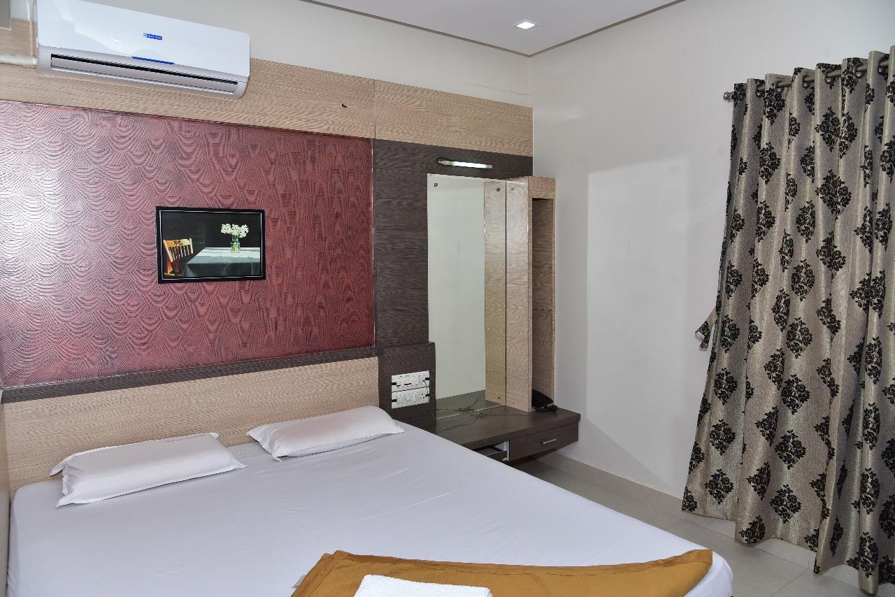 Iroomz Dwaraka Residency Bellary Exteriör bild