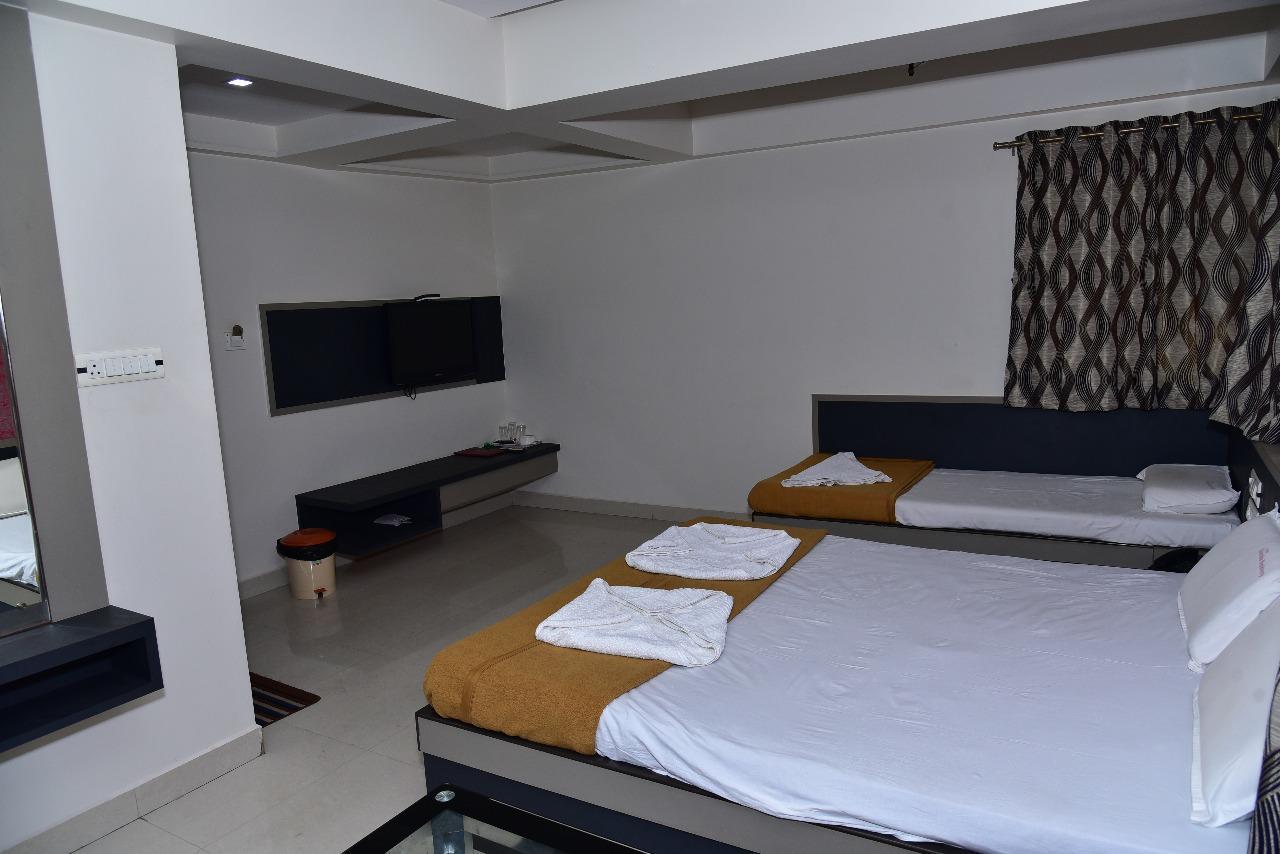 Iroomz Dwaraka Residency Bellary Exteriör bild