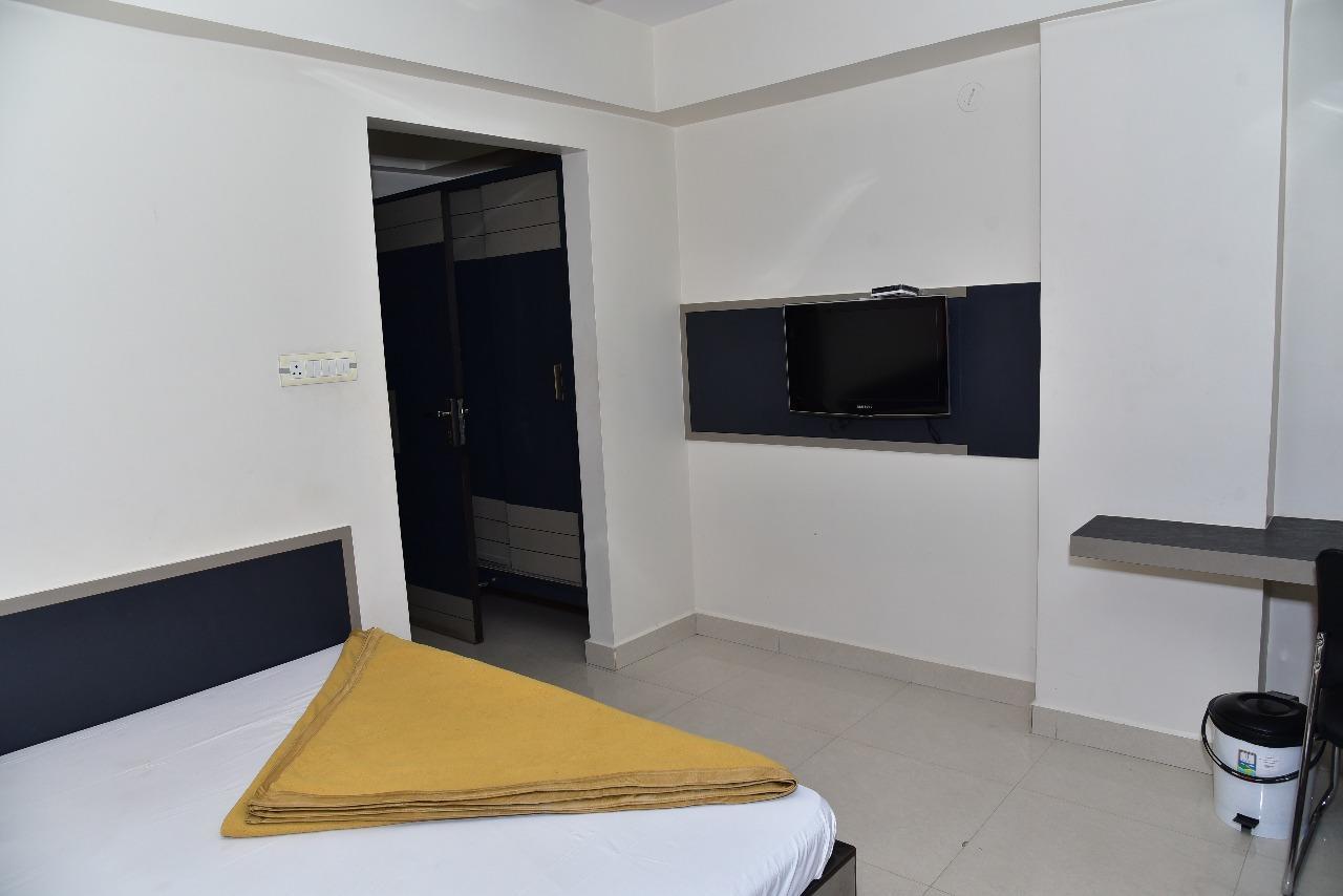 Iroomz Dwaraka Residency Bellary Exteriör bild