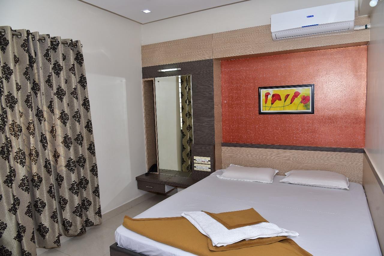 Iroomz Dwaraka Residency Bellary Exteriör bild