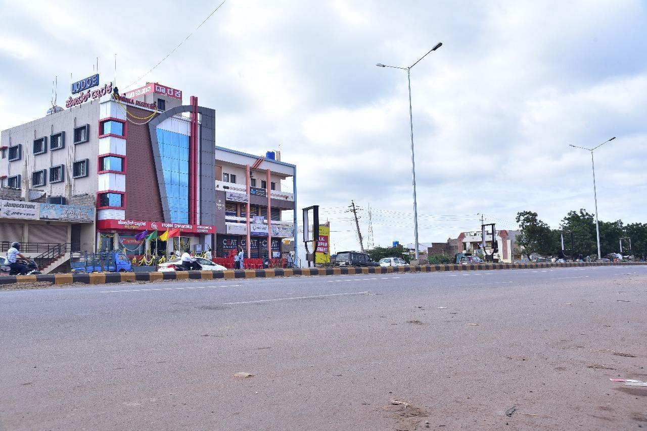 Iroomz Dwaraka Residency Bellary Exteriör bild
