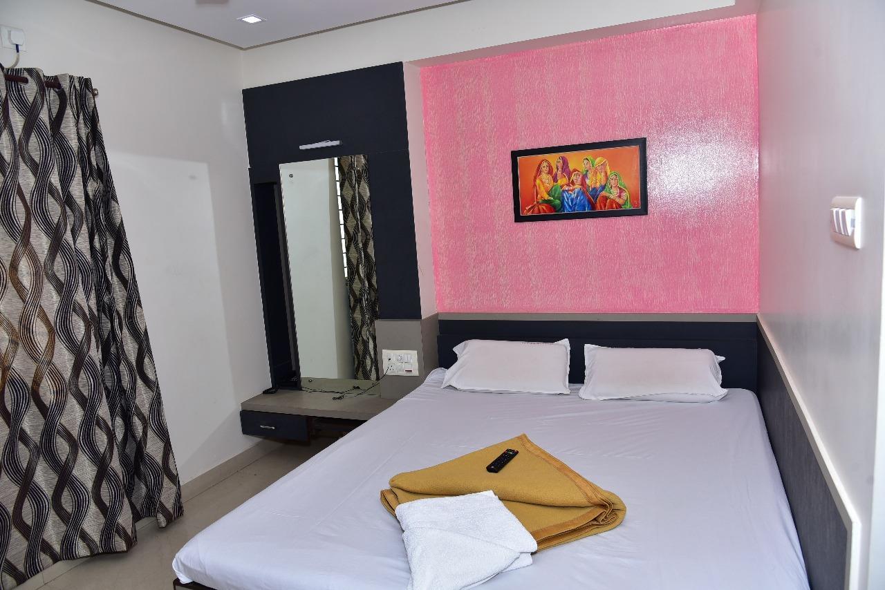 Iroomz Dwaraka Residency Bellary Exteriör bild