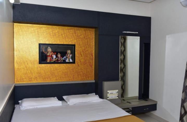 Iroomz Dwaraka Residency Bellary Exteriör bild